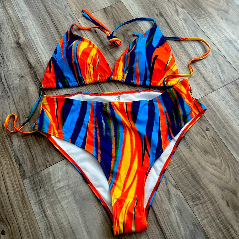 Vibrant Multicolor Women’s TwoPiece Swimsuit with Coverup